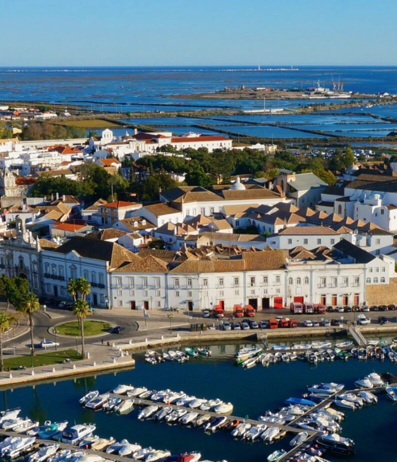 Imagem aerea da marina de faro e da Vila'adentro de Faro